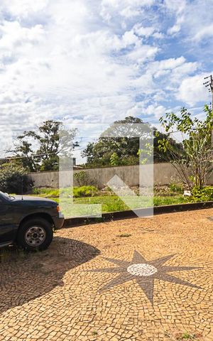 Casa à venda com 700m², 4 quartos e 4 vagas Casa à venda com 700m², 4 quartos e 4 vagasQuintal