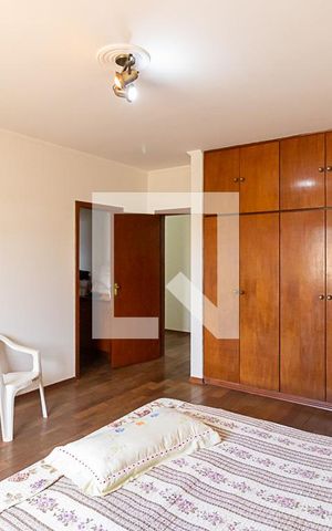 Casa à venda com 700m², 4 quartos e 4 vagas Casa à venda com 700m², 4 quartos e 4 vagasQuarto da suíte 2