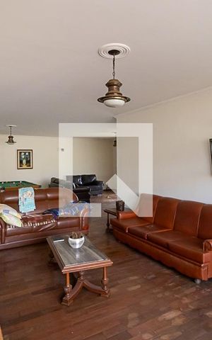 Casa à venda com 700m², 4 quartos e 4 vagas Casa à venda com 700m², 4 quartos e 4 vagasSala