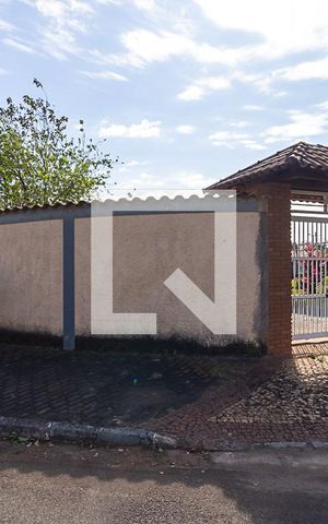 Casa à venda com 700m², 4 quartos e 4 vagas Casa à venda com 700m², 4 quartos e 4 vagasFachada