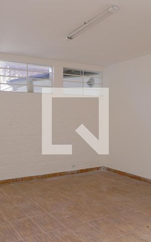 Casa à venda com 160m², 5 quartos e 2 vagas Casa à venda com 160m², 5 quartos e 2 vagasSala