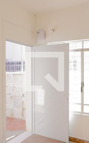 Casa à venda com 160m², 5 quartos e 2 vagas Casa à venda com 160m², 5 quartos e 2 vagasHall de Entrada