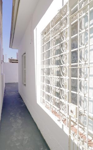 Casa à venda com 160m², 5 quartos e 2 vagas Casa à venda com 160m², 5 quartos e 2 vagasCorredor Quintal