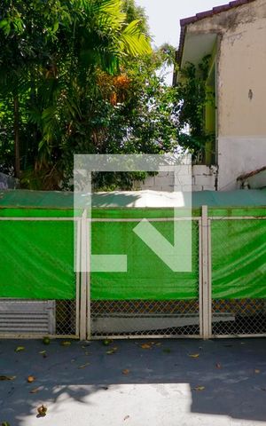Casa à venda com 160m², 5 quartos e 2 vagas Casa à venda com 160m², 5 quartos e 2 vagasFrente da Casa