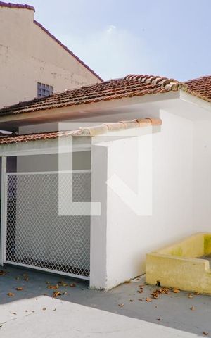 Casa à venda com 160m², 5 quartos e 2 vagas Casa à venda com 160m², 5 quartos e 2 vagasFrente da Casa