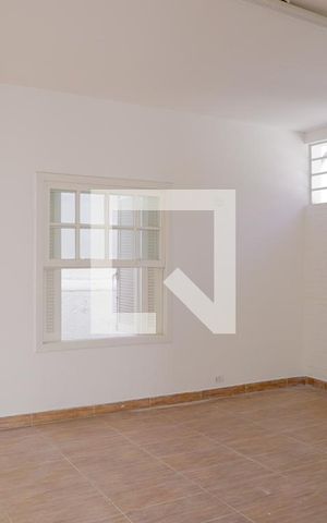 Casa à venda com 160m², 5 quartos e 2 vagas Casa à venda com 160m², 5 quartos e 2 vagasSala