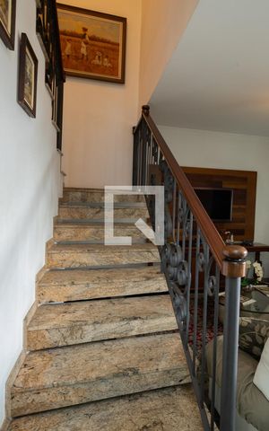 Casa à venda com 323m², 3 quartos e 5 vagas Casa à venda com 323m², 3 quartos e 5 vagasAcesso - Quartos
