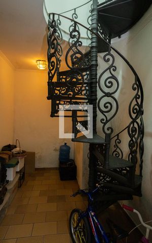 Casa à venda com 323m², 3 quartos e 5 vagas Casa à venda com 323m², 3 quartos e 5 vagasGaragem