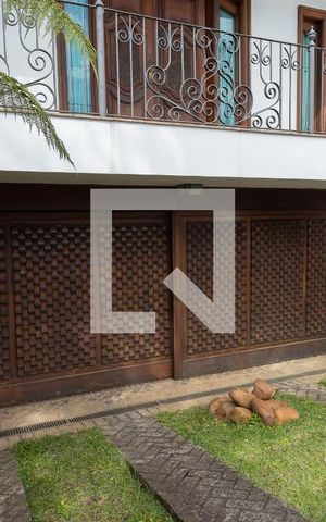 Casa à venda com 323m², 3 quartos e 5 vagas Casa à venda com 323m², 3 quartos e 5 vagasGaragem