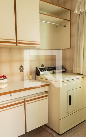 Casa à venda com 323m², 3 quartos e 5 vagas Casa à venda com 323m², 3 quartos e 5 vagasÁrea de Serviço