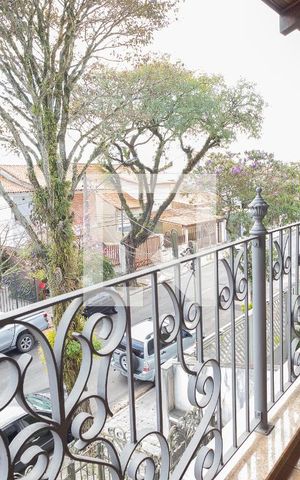 Casa à venda com 323m², 3 quartos e 5 vagas Casa à venda com 323m², 3 quartos e 5 vagasSacada - Suíte e Quarto 3