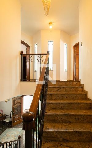 Casa à venda com 323m², 3 quartos e 5 vagas Casa à venda com 323m², 3 quartos e 5 vagasAcesso - Quartos