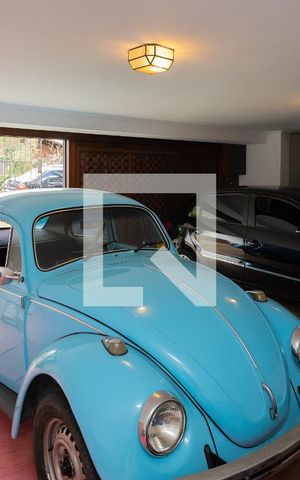 Casa à venda com 323m², 3 quartos e 5 vagas Casa à venda com 323m², 3 quartos e 5 vagasGaragem