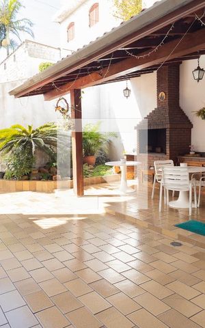 Casa à venda com 323m², 3 quartos e 5 vagas Casa à venda com 323m², 3 quartos e 5 vagasÁrea Churrasqueira