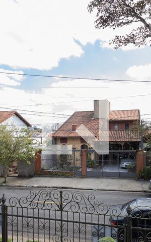 Casa à venda com 323m², 3 quartos e 5 vagas Casa à venda com 323m², 3 quartos e 5 vagasVista - Sacada