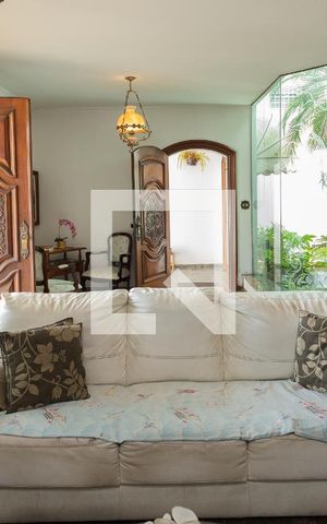 Casa à venda com 323m², 3 quartos e 5 vagas Casa à venda com 323m², 3 quartos e 5 vagasSala