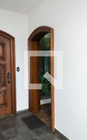 Casa à venda com 323m², 3 quartos e 5 vagas Casa à venda com 323m², 3 quartos e 5 vagasHall de Entrada