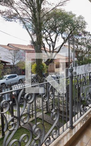 Casa à venda com 323m², 3 quartos e 5 vagas Casa à venda com 323m², 3 quartos e 5 vagasSacada