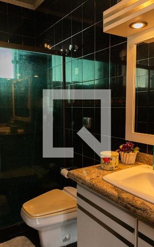 Casa à venda com 323m², 3 quartos e 5 vagas Casa à venda com 323m², 3 quartos e 5 vagasBanheiro Social
