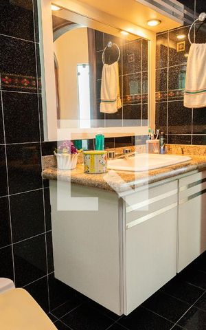 Casa à venda com 323m², 3 quartos e 5 vagas Casa à venda com 323m², 3 quartos e 5 vagasBanheiro Social