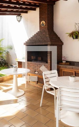 Casa à venda com 323m², 3 quartos e 5 vagas Casa à venda com 323m², 3 quartos e 5 vagasÁrea Churrasqueira
