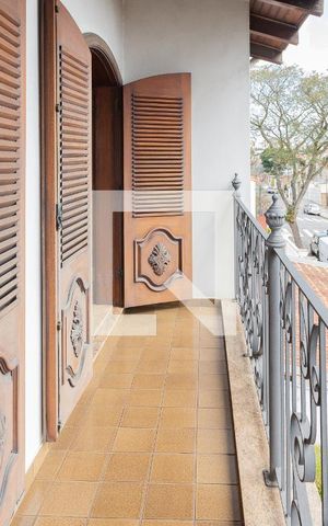 Casa à venda com 323m², 3 quartos e 5 vagas Casa à venda com 323m², 3 quartos e 5 vagasSacada - Suíte e Quarto 3