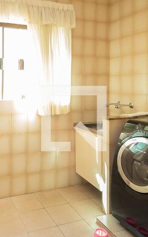 Casa à venda com 323m², 3 quartos e 5 vagas Casa à venda com 323m², 3 quartos e 5 vagasÁrea de Serviço