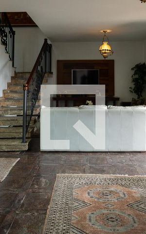 Casa à venda com 323m², 3 quartos e 5 vagas Casa à venda com 323m², 3 quartos e 5 vagasSala