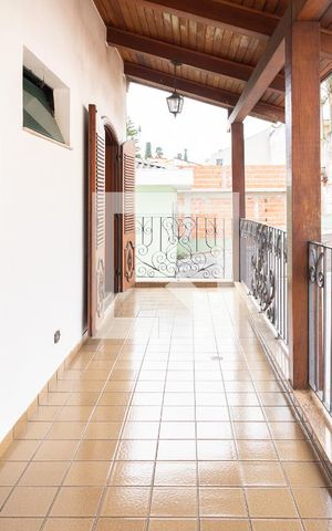 Casa à venda com 323m², 3 quartos e 5 vagas Casa à venda com 323m², 3 quartos e 5 vagasSacada - Quarto 1 e 2