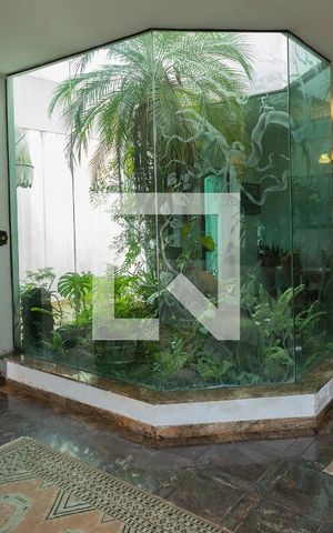 Casa à venda com 323m², 3 quartos e 5 vagas Casa à venda com 323m², 3 quartos e 5 vagasSala