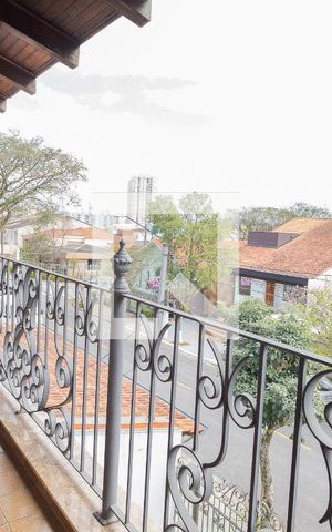 Casa à venda com 323m², 3 quartos e 5 vagas Casa à venda com 323m², 3 quartos e 5 vagasSacada - Suíte e Quarto 3