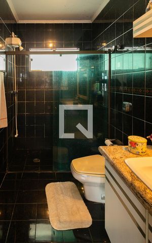 Casa à venda com 323m², 3 quartos e 5 vagas Casa à venda com 323m², 3 quartos e 5 vagasBanheiro Social
