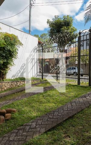 Casa à venda com 323m², 3 quartos e 5 vagas Casa à venda com 323m², 3 quartos e 5 vagasGaragem