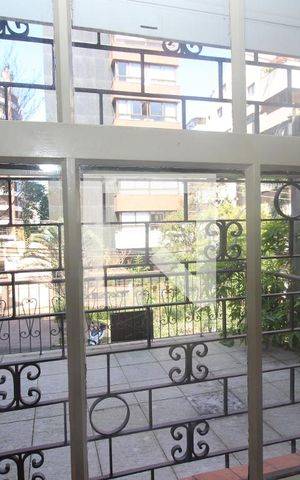 Casa à venda com 465m², 5 quartos e 3 vagas Casa à venda com 465m², 5 quartos e 3 vagasVista do Quarto 2