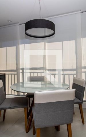 Apartamento à venda com 65m², 2 quartos e 1 vaga Apartamento à venda com 65m², 2 quartos e 1 vagaBancada churrasqueira e painel rolô