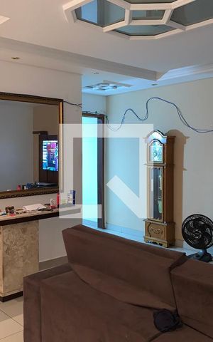 Casa à venda com 320m², 2 quartos e 8 vagasSala