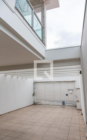 Casa à venda com 300m², 3 quartos e 4 vagas Casa à venda com 300m², 3 quartos e 4 vagasGaragem