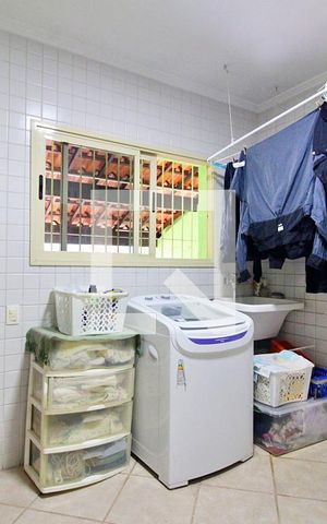 Casa à venda com 200m², 3 quartos e 4 vagasÁrea de Serviço