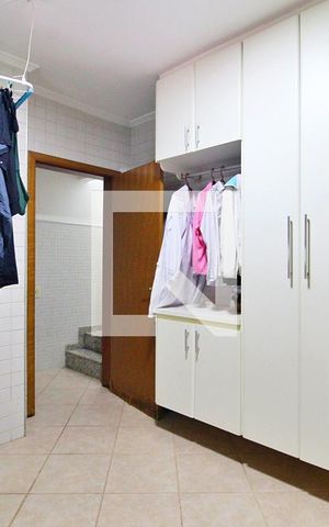 Casa à venda com 200m², 3 quartos e 4 vagasÁrea de Serviço