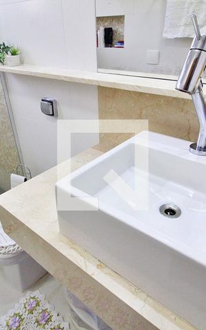 Casa à venda com 200m², 3 quartos e 4 vagasBanheiro da Suíte 1