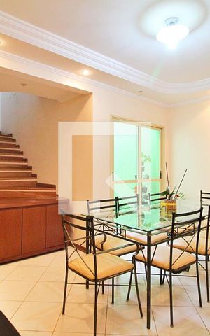 Casa à venda com 200m², 3 quartos e 4 vagasSala