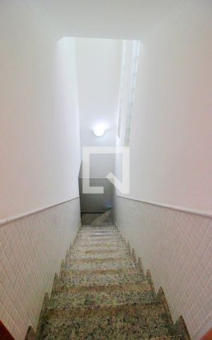 Casa à venda com 200m², 3 quartos e 4 vagasEscada