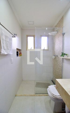 Casa à venda com 200m², 3 quartos e 4 vagasBanheiro da Suíte 1