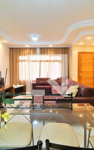 Casa à venda com 200m², 3 quartos e 4 vagasSala