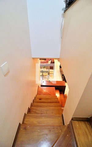 Casa à venda com 200m², 3 quartos e 4 vagasEscada
