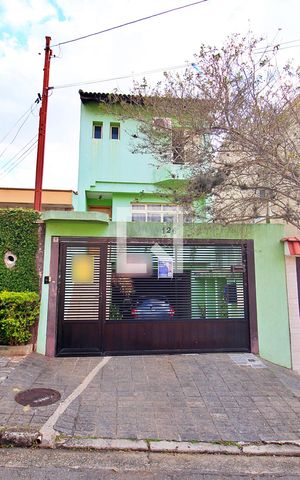 Casa à venda com 200m², 3 quartos e 4 vagasFachada