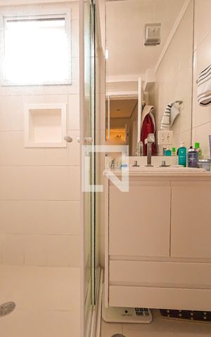 Apartamento à venda com 95m², 2 quartos e 3 vagas Apartamento à venda com 95m², 2 quartos e 3 vagasBanheiro da Suíte
