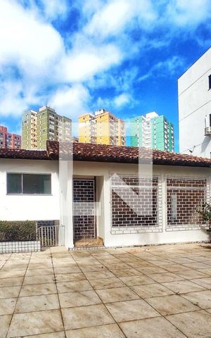 Casa para alugar com 421m², 5 quartos e 4 vagas Casa para alugar com 421m², 5 quartos e 4 vagasFachada