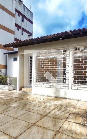 Casa para alugar com 421m², 5 quartos e 4 vagas Casa para alugar com 421m², 5 quartos e 4 vagasFachada
