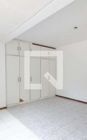 Casa para alugar com 421m², 5 quartos e 4 vagas Casa para alugar com 421m², 5 quartos e 4 vagasQuarto 1 - suite